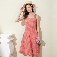 美丽衣橱2020夏新款韩版甜美百搭格子单排扣收腰显瘦吊带连衣裙