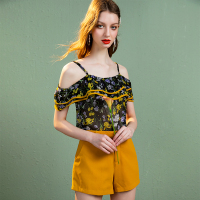 美丽衣橱时尚套装女夏季新款一字领雪纺上衣+高腰显瘦短裤两件套