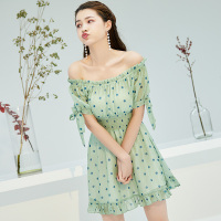 美丽衣橱港风甜美一字领露肩波点连衣裙女收腰显瘦气质仙女裙潮