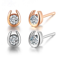 喜钻 幸运C字型/ 18K金钻石耳钉/ 简约百搭 红白两色可选