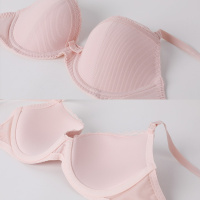 安莉芳集团女士易搭包容简约光面无痕舒适大杯薄款内衣文胸
