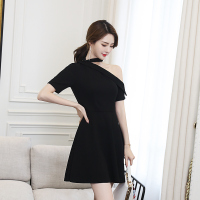 2018夏装新款斜肩短袖挂脖收腰A字小黑裙