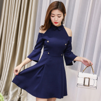 2018春新款半开领收漏肩纽扣装饰收腰喇叭袖连衣裙