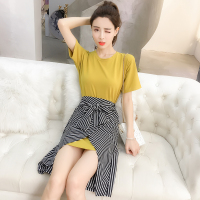 2018夏新款韩版圆领短袖T恤+条纹半身裙两件套