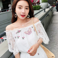 2018春夏新款一字领喇叭袖收腰蕾丝绣花连衣裙