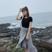 +视频休闲百搭木耳边T恤+一片式格子系带半身裙