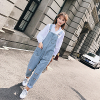 牛仔背带裤2018秋季新品休闲减龄破洞小脚九分裤