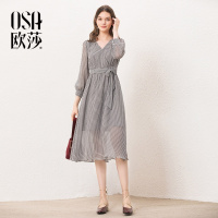 OSA欧莎2018秋装新款复古性感V领长袖收腰中长款格子雪纺连衣裙
