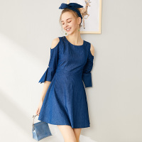 依尚街区牛仔裙女2019春新款时尚百搭圆领露肩喇叭袖a字连衣裙潮