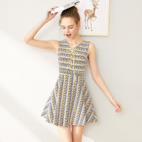 依尚街区复古港风碎花a字裙女2019春新款时尚百搭高腰镂空连衣裙