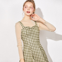 依尚街区俏皮套装女2020春新款长袖打底衫格子背带连衣裙两件套