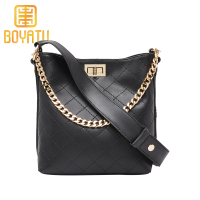 柏雅图(boyatu)女包2019新款水桶包菱格小香风牛皮包包通勤斜挎单肩包