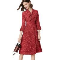 晚白 2020秋季新品通勤百搭系带V领喇叭袖碎花雪纺裙A字连衣裙女