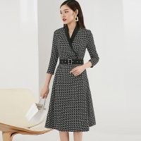 晚白2021春季新品时尚复古格子翻领修身高腰A字裙百搭连衣裙女