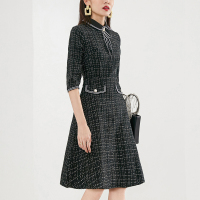 晚白2021春季新品名媛淑女翻领修身高腰A字格子小香风连衣裙女