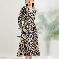 晚白2021春季新品时尚碎花V领修身高腰雪纺裙A字印花连衣裙女