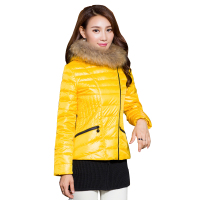 雪暖冬季新款羽绒服大貉子毛领女士短款保暖女装外套