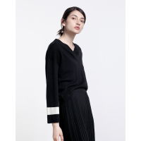 Moonbasa/梦芭莎 欧美时尚深V撞色微喇长袖落肩套头毛织上衣