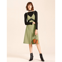 Moonbasa/梦芭莎 A型拼接镂空蕾丝下摆开衩吊带连衣裙与黑色一字领打底T恤两件套