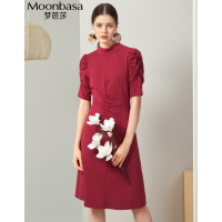 Moonbasa/梦芭莎 舒适弹力罗马布抽褶装饰五分袖高领后背V领中长款连衣裙