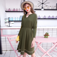 日韩领挖空金属圈圈拼织带腰部抽橡筋装饰连衣裙