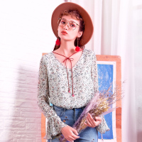 日韩时尚迷人小碎花皮绳流苏装饰V领喇叭长袖小衫