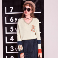 日韩时尚拼色胸前大数字设计毛衣