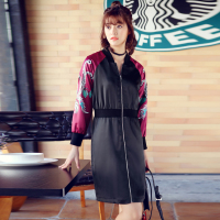 日韩时尚撞色袖子中国风朱雀对称印花收腰开襟拉链棒球服式连衣裙