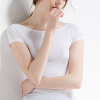 莫代尔纯色修身一字领短袖T恤女装