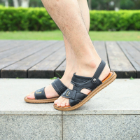 华伦世家(Valln Family)简约二层牛皮（除牛反绒）秋新品时尚牛皮轻便男士露趾凉拖鞋