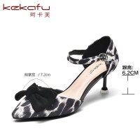珂卡芙单鞋女2019春季蝴蝶结猫跟鞋中空尖头高跟鞋细跟豹纹凉鞋女