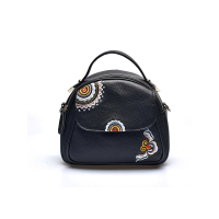 吐火罗2018新品休闲民族风刺绣多功能真皮软包贝壳包小方包