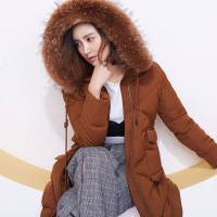 2017艾莱依冬季新品张歆艺同款菱形休闲大衣款羽绒服617104131