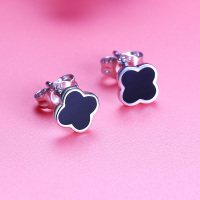 佰色传情(BRIR) S925银耳钉黑色四叶草耳饰