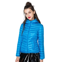 大羽轻薄款羽绒服女短款连帽修身白鸭绒大码外套冬9701