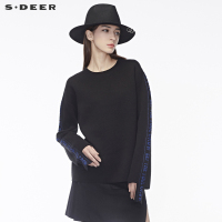 sdeer圣迪奥2018冬装新款蓝色字母落肩飘带圆领针织衫女S18463587