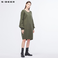sdeer圣迪奥2018冬装军绿灯笼袖落肩套头长款毛衣针织衫