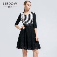 LIEDOW/蕾朵圆领春季新款女装气质蕾丝拼接黑白条纹七分袖连衣裙