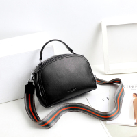 Royal Maine 2019新款复古时尚斜挎包简约白带单肩包女包