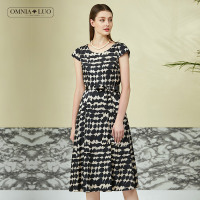 欧柏兰奴新款几何图案系带收腰短袖连衣裙中长款女夏