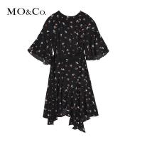MOCO碎花小心机不规则chic连衣裙女夏2018新款显瘦气质中长款收腰