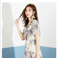 拉夏贝尔旗下Candies夏季新款V领雪纺印花清新收腰连衣裙_668 S（155/80A） 印花混色
