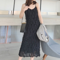 2019新款气质吊带连衣裙设计感羽毛裙简约通勤中长裙