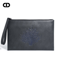 C.deny真皮压花2019男士手拿包商务时尚手抓包个性手包潮