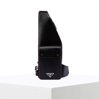 预订 PRADA普拉达 Saffiano 皮革斜挎包 2VH075