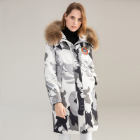 坦博尔2019新品鹅绒羽绒服女时尚迷彩大毛领中长保暖外套TB19668