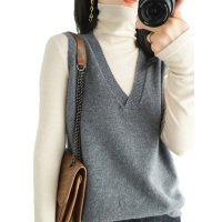 鸭鸭(yaya)2021年新款女士春秋V领无袖毛衣宽松外搭背心洋气针织马甲外套