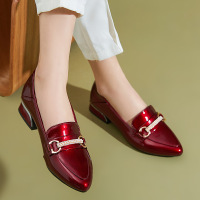 鞋子女2021新款尖头漆皮粗跟英伦风小皮鞋一脚蹬大码乐福鞋女