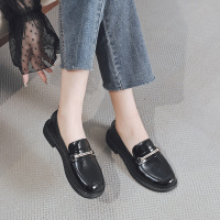 小皮鞋英伦风2021秋季新款平底单鞋低跟头层牛漆皮大码乐福鞋