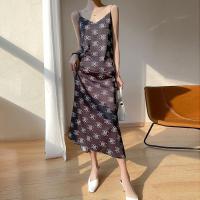 DBMG春季牡丹花单肩套头冰丝连衣裙女士V领宽松大码打底吊带裙女